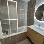 Dahlia, Appt Cosy Avec Parking Et Balcon 아파트