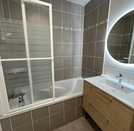 Dahlia, Appt Cosy Avec Parking Et Balcon アパート